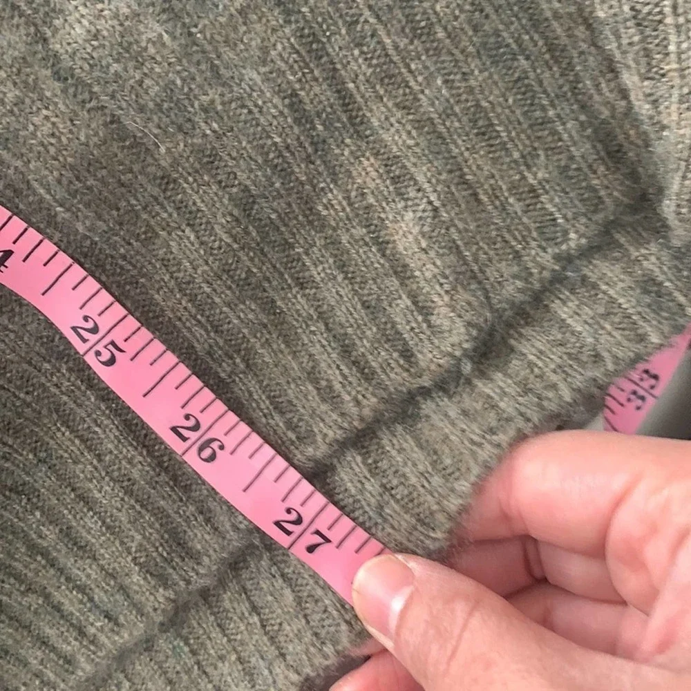 Bullock‎ and Jones 100% cashmere V neck Ribbed Pullover Sweater. L